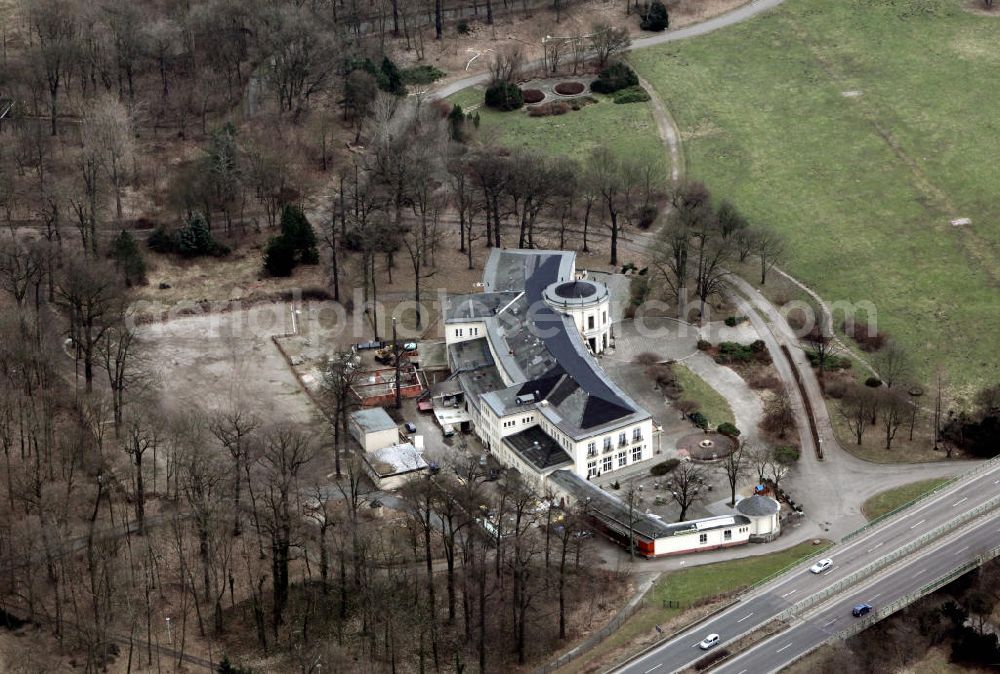 Aerial photograph Markkleeberg - Blick auf das Areal des Agra Park in Markkleeberg, dem ehemaligen DDR- Landwirtschaftsausstellungsgelände. Das Gelände hat seinen Ursprung im Herfurthschen Landschaftspark, wurde in der DDR verstaatlicht und als landwirtschaftliches Ausstellungs- und Messegelände erweitert. Look at the area of the park in Agra Markkleeberg, the former GDR Agriculture Exhibition Hall. The area has its origin in Herfurthsche landscape park was nationalized in the GDR and expanded as an agricultural exhibition and fair grounds.