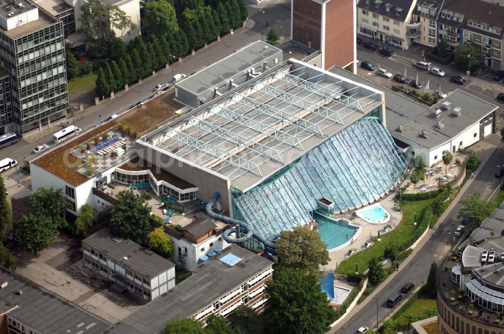 Köln from the bird's eye view: Blick auf das Agrippabad in der Kämmergasse 1 im Stadtteil Altstadt-Süd in Köln. Das Agrippabad ist ein Schwimmbad der KölnBäder GmbH. Kontakt: Tel. +49(0)221 1782462,