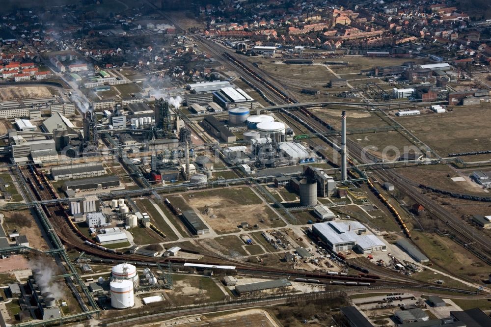 Aerial photograph Wittenberg OT Piesteritz - View of the chemical agro-park Priesteritz in Saxony-Anhalt. In 1915, there were built nitrogen plants (SKW Stickstoffwerke Priesteritz GmbH). At the construction, which has grown steadily ever since, is now, since 2005, the Chemical Industrial Park with a settlement of more than 30 companies