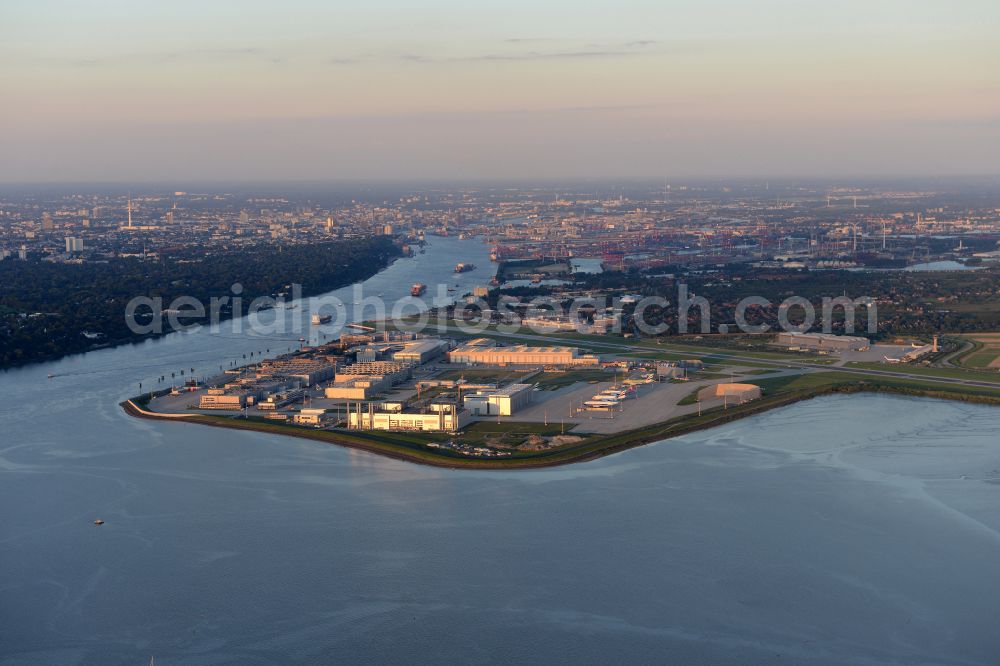 Aerial photograph Hamburg - Airbus works and airport of Finkenwerder in Hamburg in Germany. The former Hamburger Flugzeugbau works - on the Finkenwerder Peninsula on the riverbank of the Elbe - include an Airbus production site with an airplane. Several Airbus planes and models are being constructed here