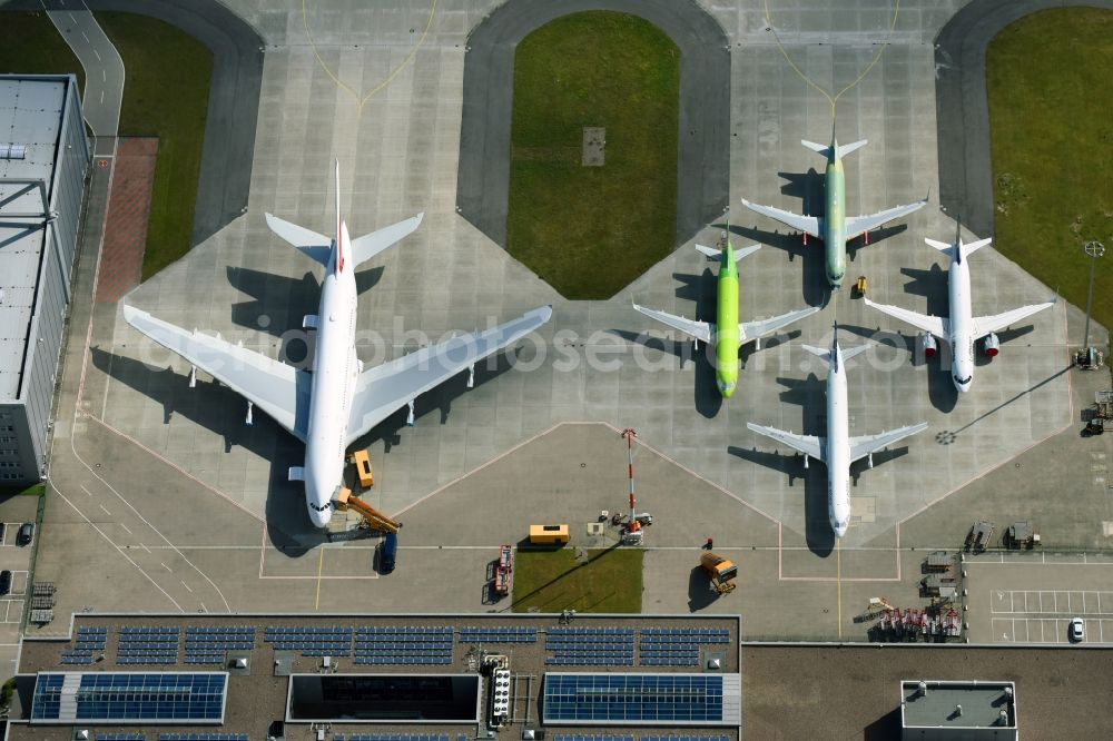 Aerial image Hamburg - Airbus works and airport of Finkenwerder in Hamburg in Germany. The former Hamburger Flugzeugbau works - on the Finkenwerder Peninsula on the riverbank of the Elbe - include an Airbus production site with an airplane. Several Airbus planes and models are being constructed here