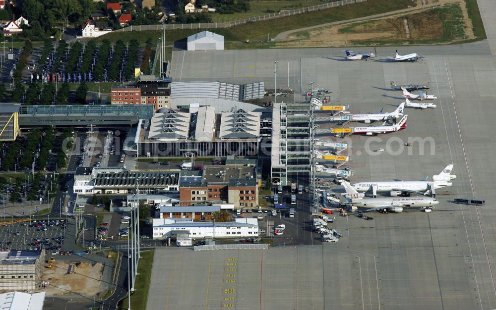 Aerial photograph Schkeuditz - Gelände des Airport Leipzig-Halle auch Flughafen Schkeuditz genannt. Der Flughafen hat vor allem im Bereich des Luftfrachtverkehrs internationale Bedeutung durch den ausgebauten DHL - Logistikbereich. Site of the Airport Leipzig-Halle airport - called Airport Schkeuditz. The airport has especially in the field of air cargo international importance by the upgraded the DHL logistics field.