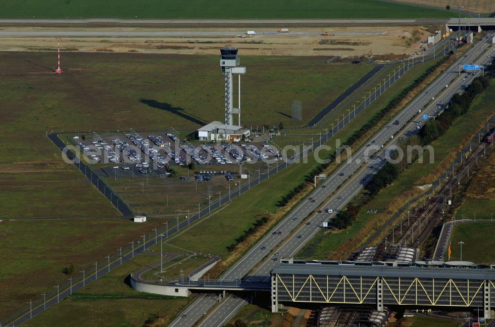 Schkeuditz from the bird's eye view: Gelände des Airport Leipzig-Halle auch Flughafen Schkeuditz genannt. Der Flughafen hat vor allem im Bereich des Luftfrachtverkehrs internationale Bedeutung durch den ausgebauten DHL - Logistikbereich. Site of the Airport Leipzig-Halle airport - called Airport Schkeuditz. The airport has especially in the field of air cargo international importance by the upgraded the DHL logistics field.