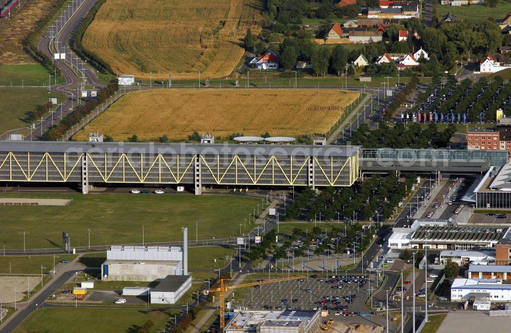 Aerial photograph Schkeuditz - Gelände des Airport Leipzig-Halle auch Flughafen Schkeuditz genannt. Der Flughafen hat vor allem im Bereich des Luftfrachtverkehrs internationale Bedeutung durch den ausgebauten DHL - Logistikbereich. Site of the Airport Leipzig-Halle airport - called Airport Schkeuditz. The airport has especially in the field of air cargo international importance by the upgraded the DHL logistics field.