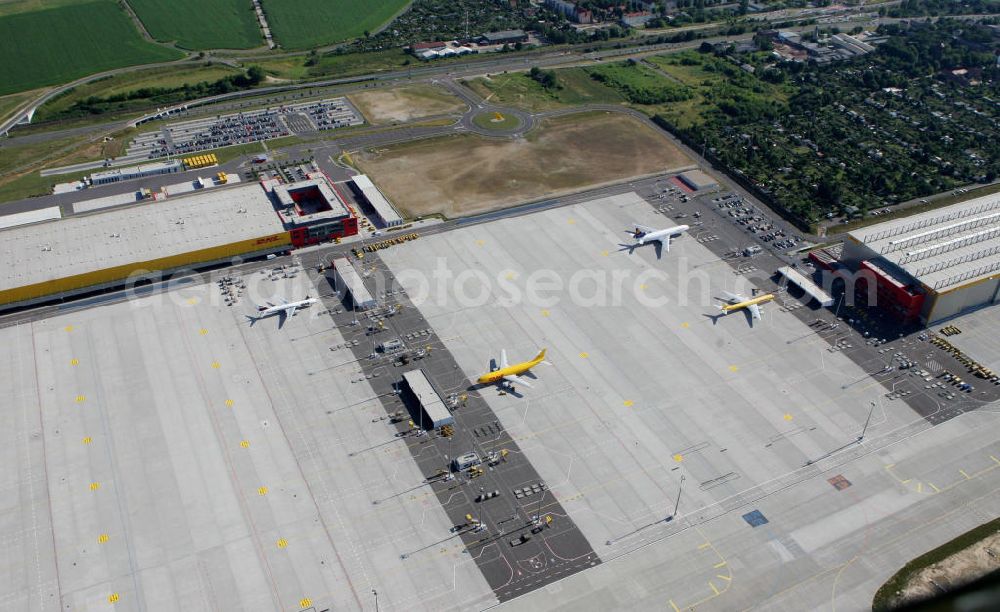 Aerial image Schkeuditz - Gelände des Airport Leipzig-Halle auch Flughafen Schkeuditz genannt. Der Flughafen hat vor allem im Bereich des Luftfrachtverkehrs internationale Bedeutung durch den ausgebauten DHL - Logistikbereich. Site of the Airport Leipzig-Halle airport - called Airport Schkeuditz. The airport has especially in the field of air cargo international importance by the upgraded the DHL logistics field.