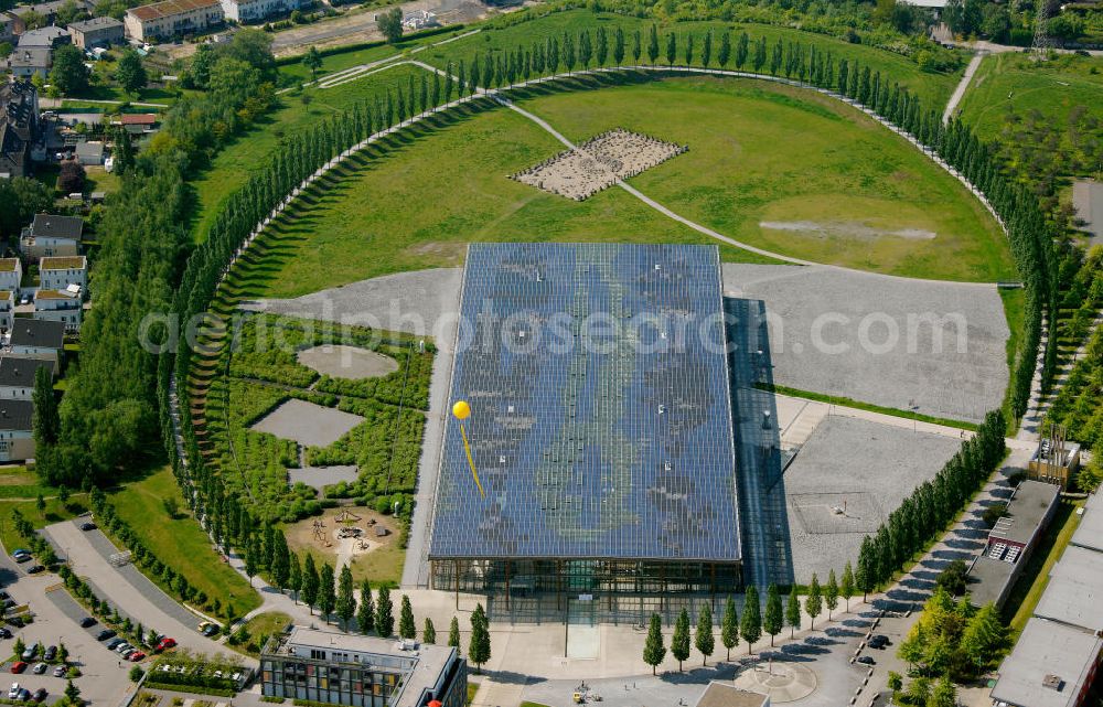 Herne from the bird's eye view: Die Akademie Mont-Cenis eine ehemalige Zeche in Herne Ortsteil Sodingen in Nordrhein-Westfalen. Heute beherbergt die Akademie unter einer Mikroklimahülle verschiedene Gebäudegruppen, z.B.: Bibliothek, Rathaus; Fortbildungsakademie. The academy Mont-Cenis a former coal mine in Herne in the district Sodingen in North Rhine-Westphalia.