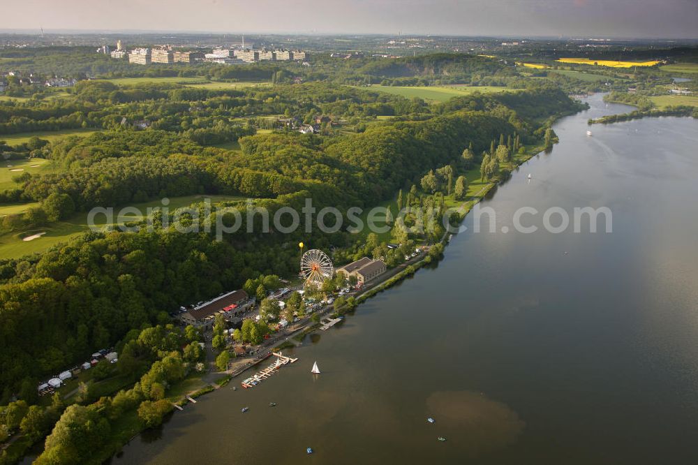 Bochum from above - Blick auf gelbe Ballons der Aktion Schachtzeichen am Riesenrad auf dem Gibraltar Erbstollen am Kemnader Stausee. 311 gelbe Ballone auf 4400 Quadratkilometern bilden derzeit die größte Kunstinstallation der Welt über dem Ruhrgebiet. View of yellow balloons on the signs of the operation shaft on the Gibraltar Erbstollen. 311 yellow balloons at 4400 square kilometers are currently the largest art installation in the world over the Ruhr.