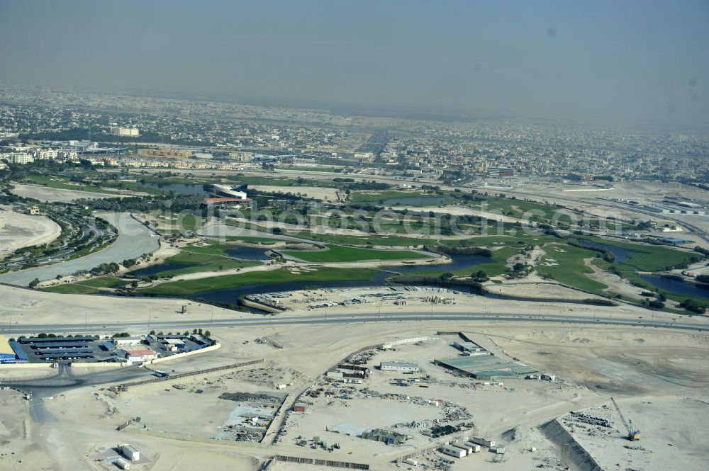 Aerial image Dubai - Al Badia Golf Club by InterContinental Dubai Festival City ist ein luxoröser Golf Club, der mit salzwasserresistenten Rasen ausgestattet eine fantastische Aussicht über Dubai bietet. Er wurde im Stil einer Wüstenoase errichtet und beherbergt 11 kleine See. Al Badia Golf Club by InterContinental Dubai Festival City is a luxury golf club which has a salt-water resistant carpet and afford a fantastic overview of Dubai. It was build in the panache of a desert oasis and housed 11 little lakes.