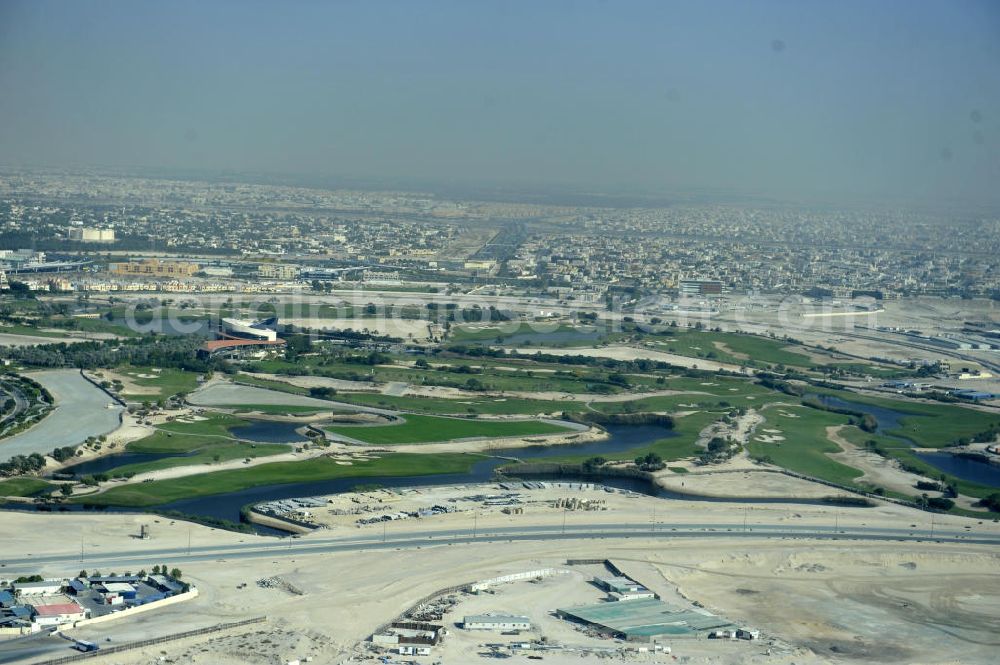 Aerial photograph Dubai - Al Badia Golf Club by InterContinental Dubai Festival City ist ein luxoröser Golf Club, der mit salzwasserresistenten Rasen ausgestattet eine fantastische Aussicht über Dubai bietet. Er wurde im Stil einer Wüstenoase errichtet und beherbergt 11 kleine See. Al Badia Golf Club by InterContinental Dubai Festival City is a luxury golf club which has a salt-water resistant carpet and afford a fantastic overview of Dubai. It was build in the panache of a desert oasis and housed 11 little lakes.