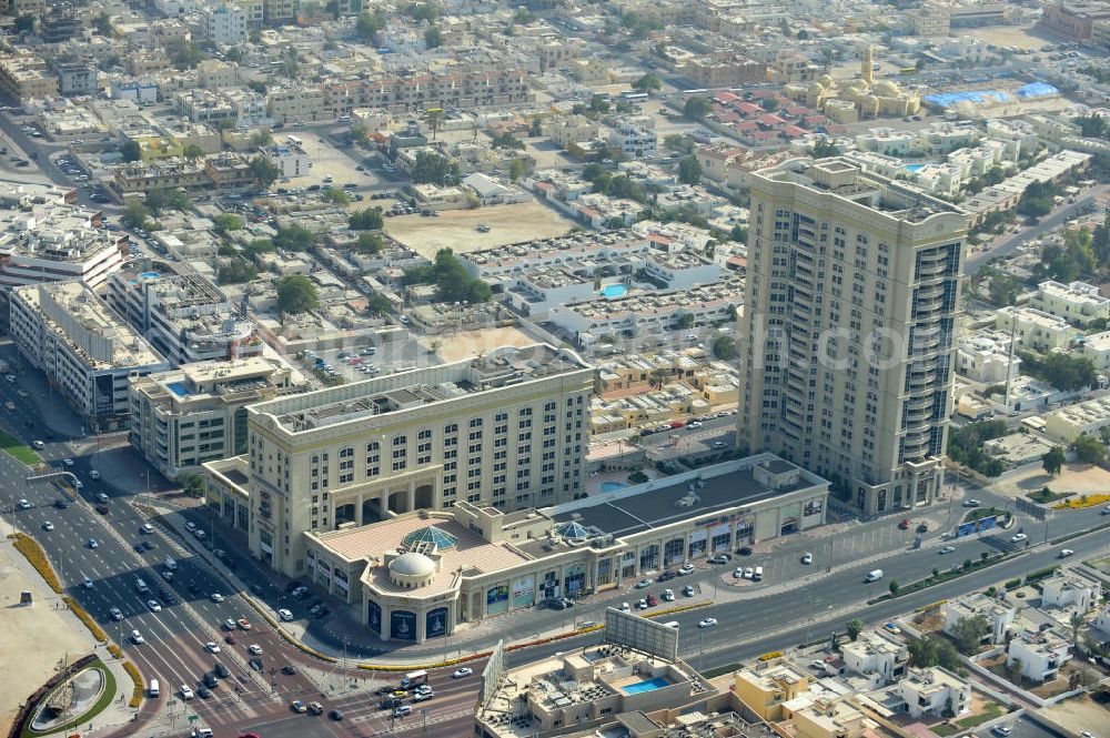 Dubai from above - Das Al Ghazal Center ist ein Einkaufszentrum im Stadtteil Al Satwa von Dubai. The Al Ghazal Center is a shopping mall in the Al Satwa community of Dubai.