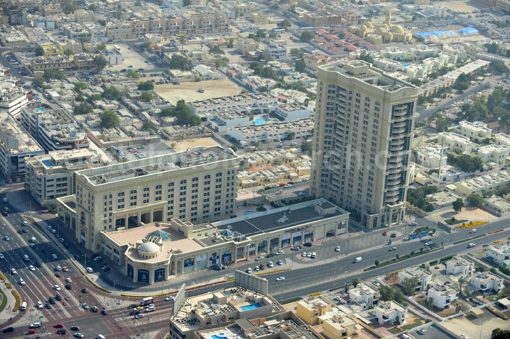 Dubai from the bird's eye view: Das Al Ghazal Center ist ein Einkaufszentrum im Stadtteil Al Satwa von Dubai. The Al Ghazal Center is a shopping mall in the Al Satwa community of Dubai.