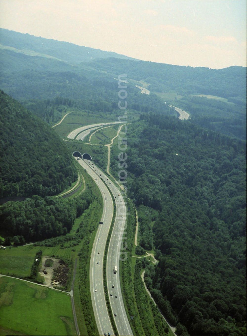 Aichelberg from the bird's eye view: Der Albaufstieg bei Aichelberg ist ein Teil der Autobahn A8. Die Gegenrichtung wird Albabstieg genannt. The Albaufstieg near the municipal Aichelberg us part of the highway A8. The opposite direction is called Albabstieg.