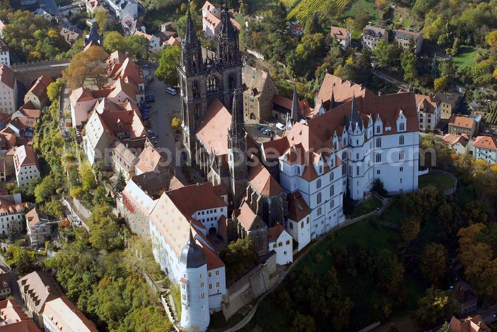 Aerial image Meißen - Blick auf Meissen und insbesondere die Albrechtsburg, die zu den bedeutendsten und schönsten gotischen Profanbauten Deutschlands zählt. Sie ist eine Seltenheit, da es zwar viele gotische Sakralbauten, aber nur sehr wenige gotische Profanbauten in Deutschland gibt. Staatliche Schlösser - Burgen und Gärten Sachsen ,Albrechtsburg Meissen Domplatz 1 ,01662 Meißen ,Telefon: 03521 / 47070 ,Fax: 03521 / 470711 ,E-Mail: albrechtsburg-meissen.de Achim Walder: