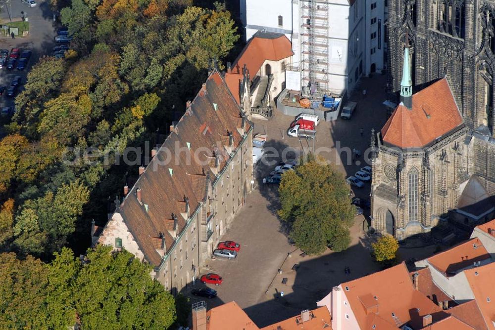 Aerial photograph Meißen - Blick auf Meißen und insbesondere die Apsis der Albrechtsburg, die zu den bedeutendsten und schönsten gotischen Profanbauten Deutschlands zählt. Sie ist eine Seltenheit, da es zwar viele gotische Sakralbauten, aber nur sehr wenige gotische Profanbauten in Deutschland gibt.