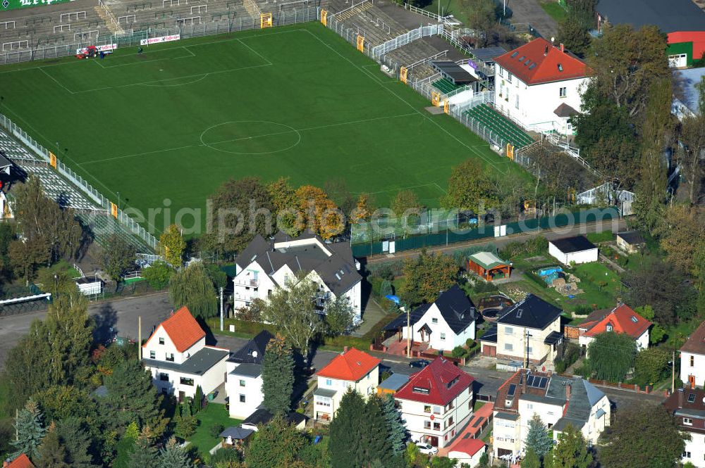 Leipzig from the bird's eye view: Der Alfred-Kunze-Sportpark in Leipzig in Sachsen, ist die Heimstätte der SG Leipzig Leutsch und der BSG Chemie Leipzig. Die Anlage hat einen Hauptplatz und mehrere kleine Nebenplätze. The Alfred-Kunze-Sportpark in Saxony Leipzig, is the home ground of the SG Leipzig Leutzsch and the BSG Chemie Leipzig. The facility has a big field and any smaller fields.