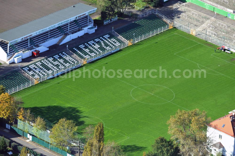 Leipzig from the bird's eye view: Der Alfred-Kunze-Sportpark in Leipzig in Sachsen, ist die Heimstätte der SG Leipzig Leutsch und der BSG Chemie Leipzig. Die Anlage hat einen Hauptplatz und mehrere kleine Nebenplätze. The Alfred-Kunze-Sportpark in Saxony Leipzig, is the home ground of the SG Leipzig Leutzsch and the BSG Chemie Leipzig. The facility has a big field and any smaller fields.