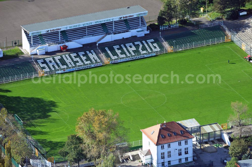 Aerial image Leipzig - Der Alfred-Kunze-Sportpark in Leipzig in Sachsen, ist die Heimstätte der SG Leipzig Leutsch und der BSG Chemie Leipzig. Die Anlage hat einen Hauptplatz und mehrere kleine Nebenplätze. The Alfred-Kunze-Sportpark in Saxony Leipzig, is the home ground of the SG Leipzig Leutzsch and the BSG Chemie Leipzig. The facility has a big field and any smaller fields.