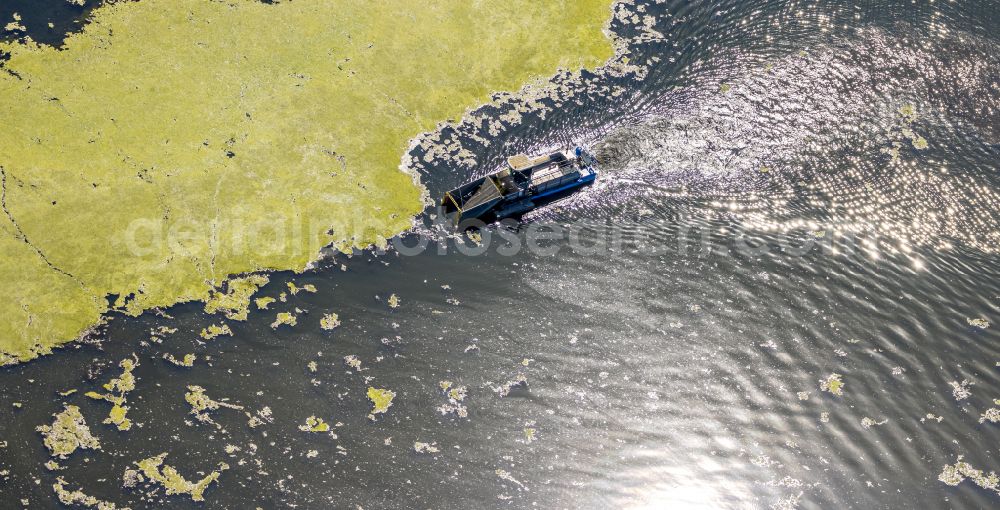 Aerial photograph Herbede - Ship - special ship in motion to salvage Elodea blue-green algae on the Kemnader See in Herbede in the Ruhr area in the state of North Rhine-Westphalia, Germany