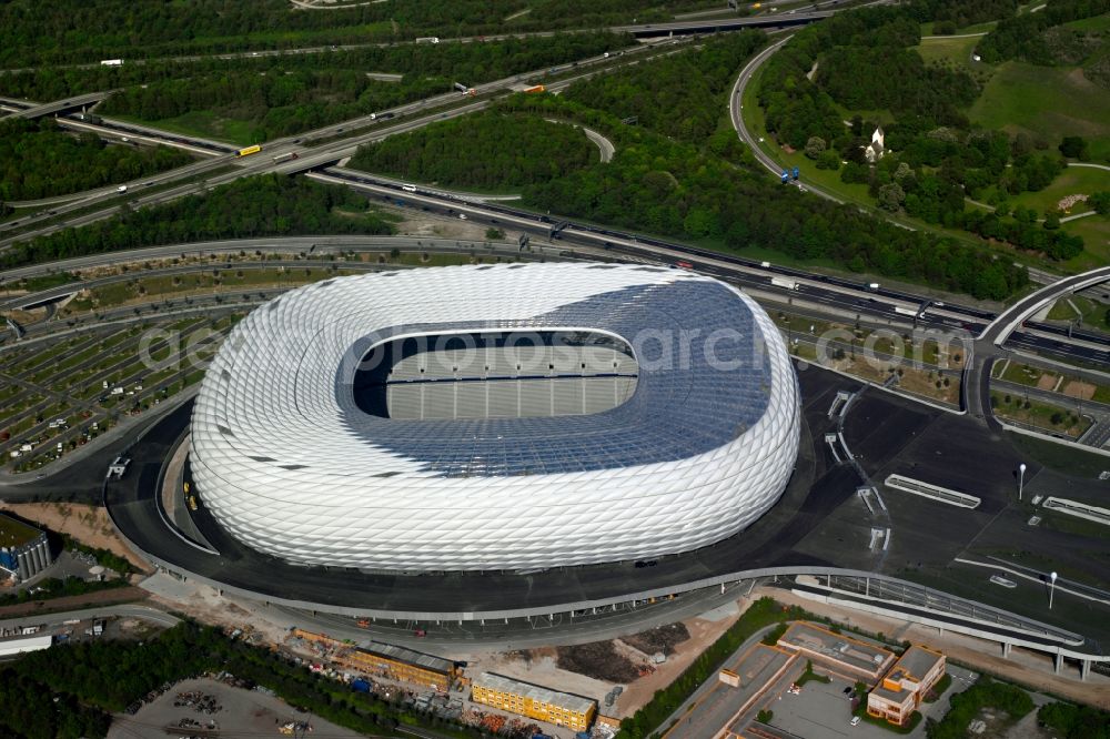 Aerial photograph München - The Allianz Arena in Munich in Bavaria is a football stadium of the the Munich football club FC Bayern Muenchen. The facade of the, designed by the architects Herzog & de Meuron stadium Allianz Arena Muenchen Stadion GmbH consists of illuminated white foil cushions