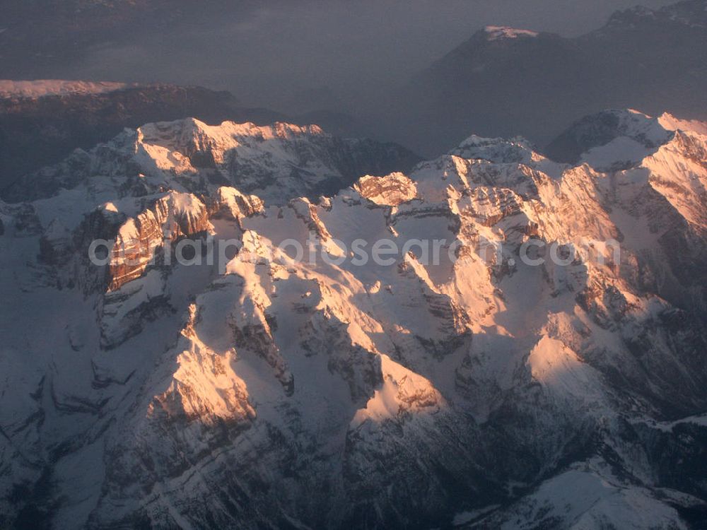 Aerial photograph Tessin - Blick auf Schneebedeckte Alpengipfel der Tessiner Alpen in der späten Abendsonne. Die Täler liegen bereits im dichten Nebel