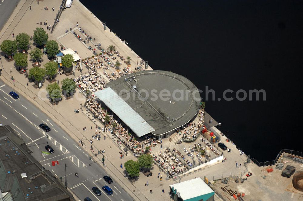 Aerial photograph Hamburg - The café in the Alsterpavilion at the street Jungfernsteig at the southern lakeside of the Inner Alster in Hamburg