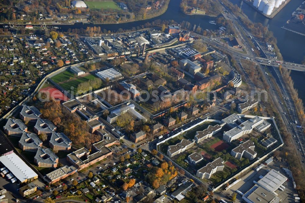 Berlin from the bird's eye view: The prison has six law enforcement and several special areas. It is the largest prison in Germany. It was built as Royal Prison Tegel in 1898