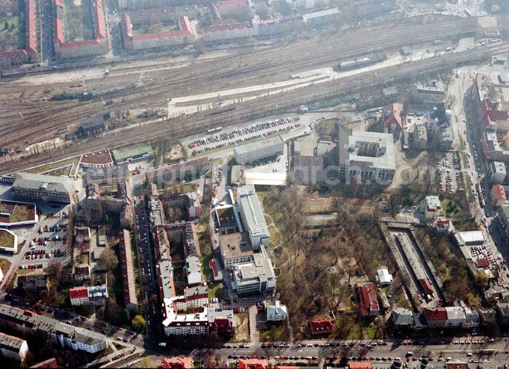 Aerial image Berlin - Pankow - Altbau-Eckhaus mit Erweiterungsneubau der Fa IKV Wiesbaden in der Schulstraße in Berlin-Pankow. 18.03.02