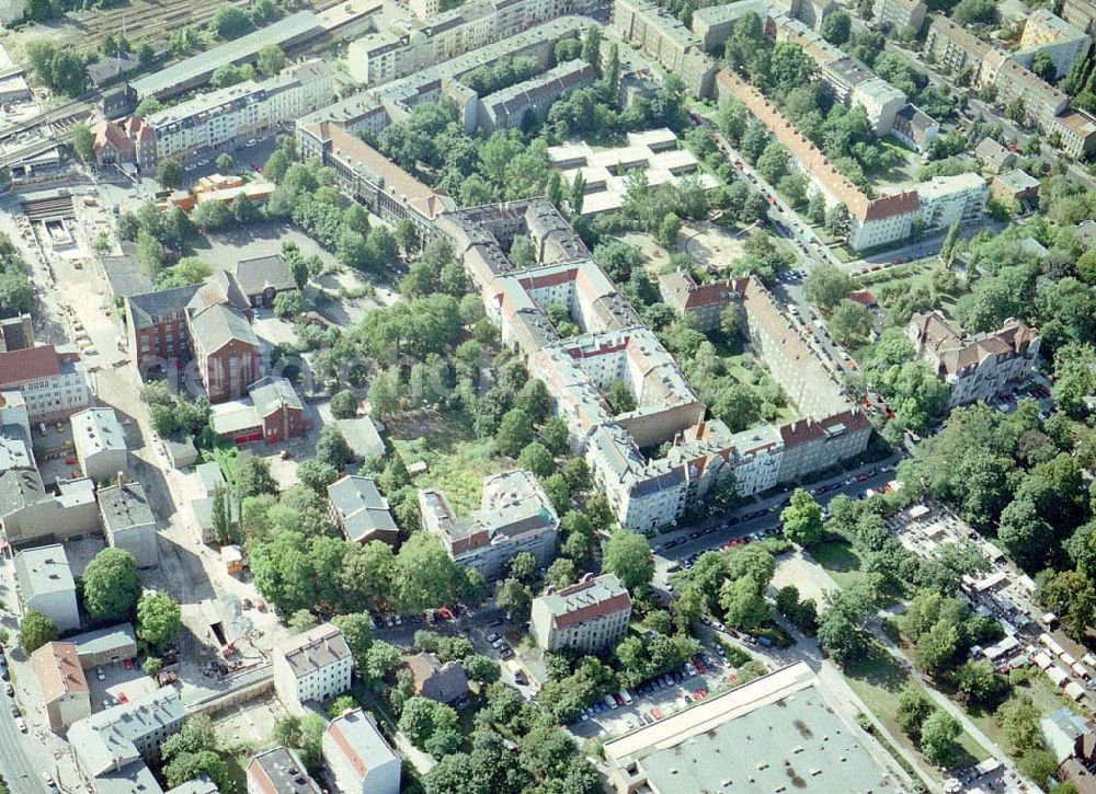 Aerial photograph Berlin - Pankow - Altbau-Eckhaus der Fa IKV Wiesbaden in der Schulstraße in Berlin-Pankow.