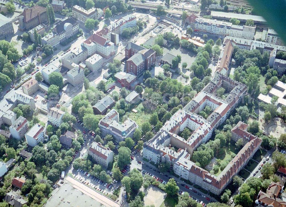 Berlin - Pankow from above - Altbau-Eckhaus der Fa IKV Wiesbaden in der Schulstraße in Berlin-Pankow.