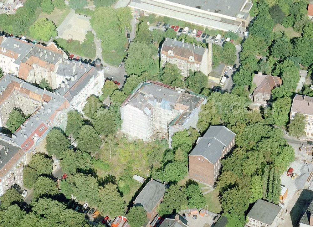 Aerial image Berlin - Pankow - Altbau-Eckhaus der Fa IKV Wiesbaden in der Schulstraße in Berlin-Pankow.