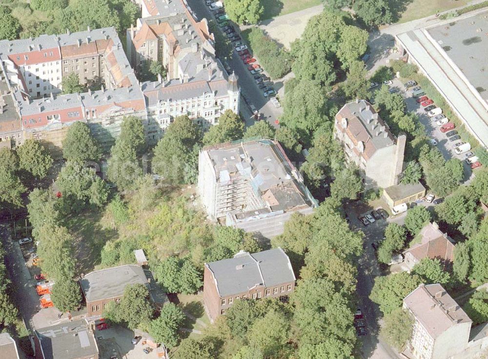 Aerial photograph Berlin - Pankow - Altbau-Eckhaus der Fa IKV Wiesbaden in der Schulstraße in Berlin-Pankow.