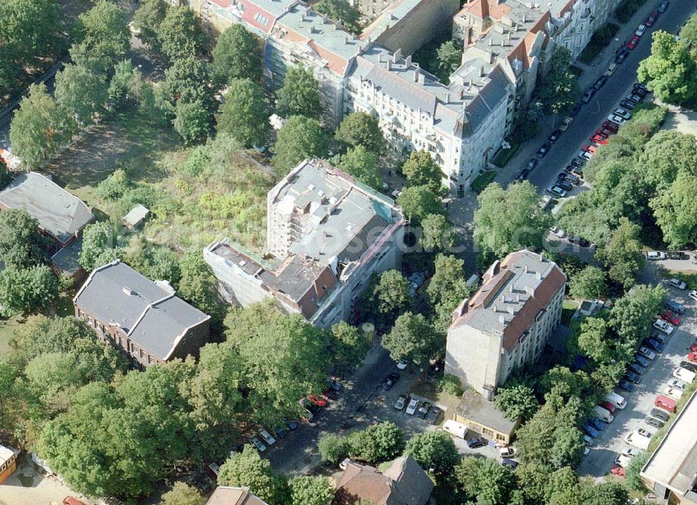 Berlin - Pankow from above - Altbau-Eckhaus der Fa IKV Wiesbaden in der Schulstraße in Berlin-Pankow.