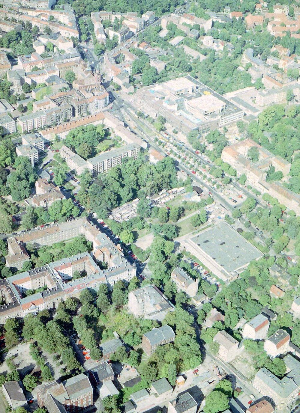 Berlin - Pankow from above - Altbau-Eckhaus der Fa IKV Wiesbaden in der Schulstraße in Berlin-Pankow.