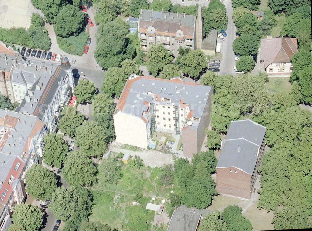 Berlin from above - Altbau-Eckhaus der Fa IKV Wiesbaden in der Schulstraße in Berlin-Pankow..