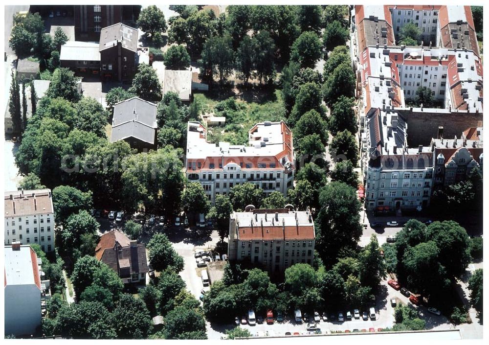 Aerial image Berlin - Altbau-Eckhaus der Fa IKV Wiesbaden in der Schulstraße in Berlin-Pankow..