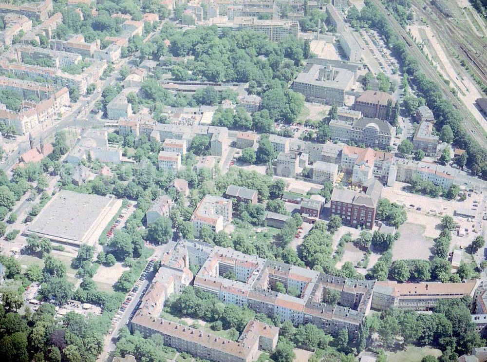 Berlin from the bird's eye view: Altbau-Eckhaus der Fa IKV Wiesbaden in der Schulstraße in Berlin-Pankow..