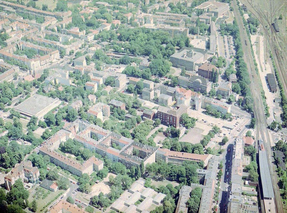 Aerial image Berlin - Altbau-Eckhaus der Fa IKV Wiesbaden in der Schulstraße in Berlin-Pankow..