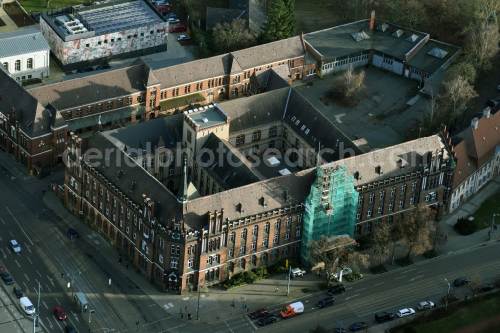 Aerial image Frankfurt (Oder) - Historical old building of Deutsche Post Logenstrasse - Lindenstrasse in Frankfurt (Oder) in the state Brandenburg