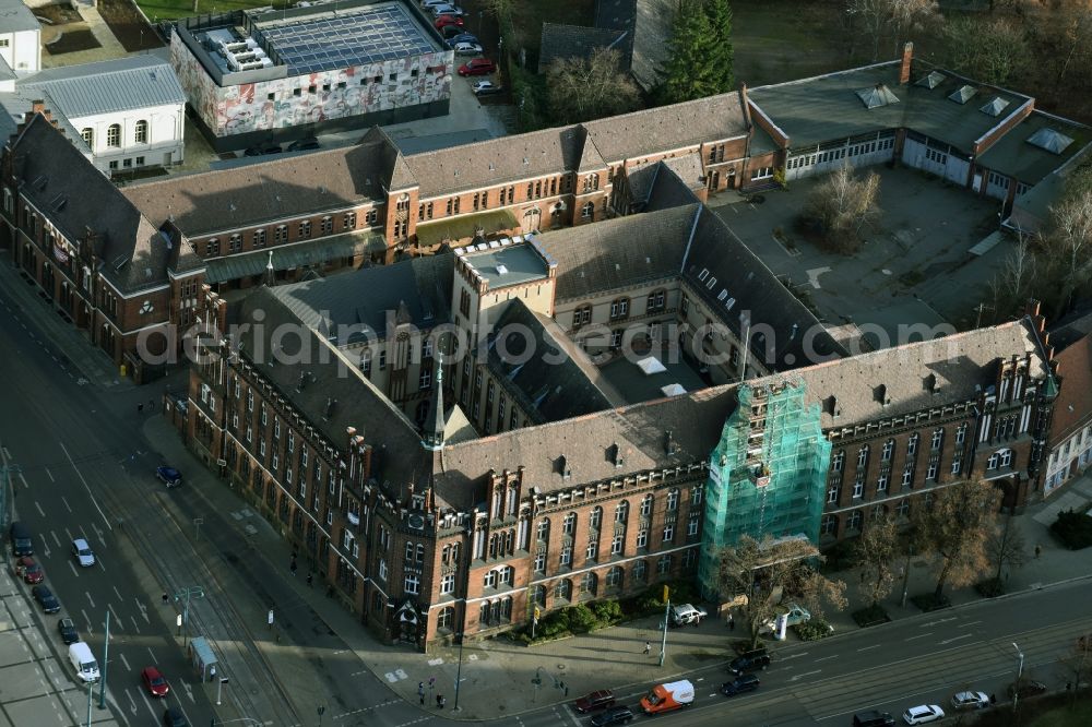 Frankfurt (Oder) from above - Historical old building of Deutsche Post Logenstrasse - Lindenstrasse in Frankfurt (Oder) in the state Brandenburg