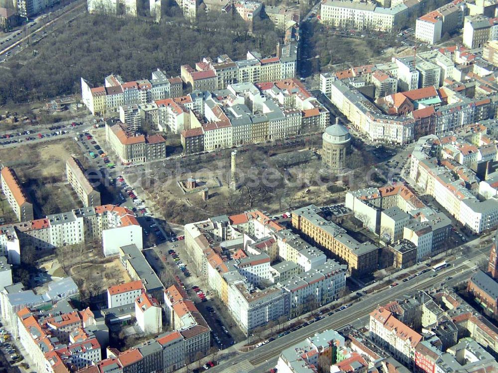 Berlin - PRENZLAUER BERG from above - Altbauwohngebiet am Wasserturm in Berlin-Prenzlauer Berg. 16.03.03