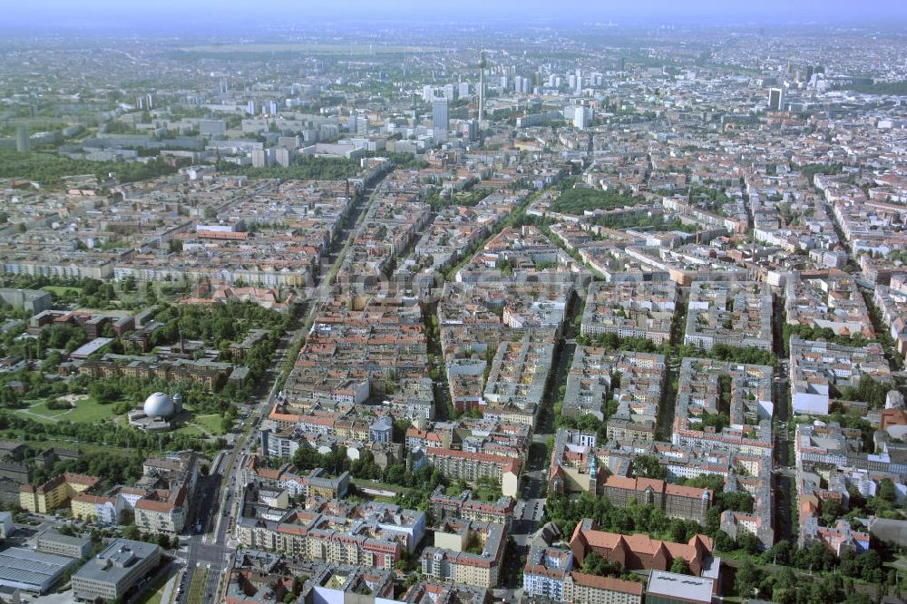 Aerial photograph Berlin - Blick auf die Altbau-Wohngebiete an der Ahlbecker Strasse , Prenzlauer Allee ; Stargarder Straße gegenüber dem Zeiss Großplanetarium im Berliner Stadtbezirk Prenzlauer Berg.