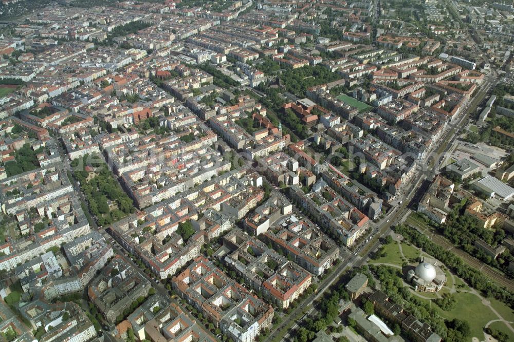 Aerial photograph Berlin - Blick auf die Altbau-Wohngebiete an der Ahlbecker Strasse , Prenzlauer Allee ; Stargarder Straße gegenüber dem Zeiss Großplanetarium im Berliner Stadtbezirk Prenzlauer Berg.