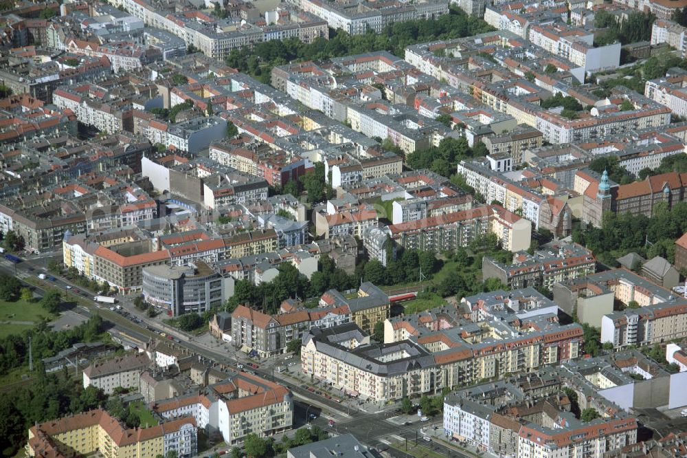 Aerial image Berlin - Blick auf die Altbau-Wohngebiete an der Ahlbecker Strasse , Prenzlauer Allee ; Stargarder Straße gegenüber dem Zeiss Großplanetarium im Berliner Stadtbezirk Prenzlauer Berg.