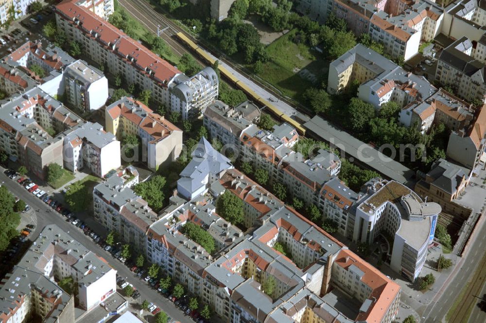 Aerial photograph Berlin - Blick auf die Altbau-Wohngebiete an der Ahlbecker Strasse , Prenzlauer Allee ; Stargarder Straße gegenüber dem Zeiss Großplanetarium im Berliner Stadtbezirk Prenzlauer Berg.