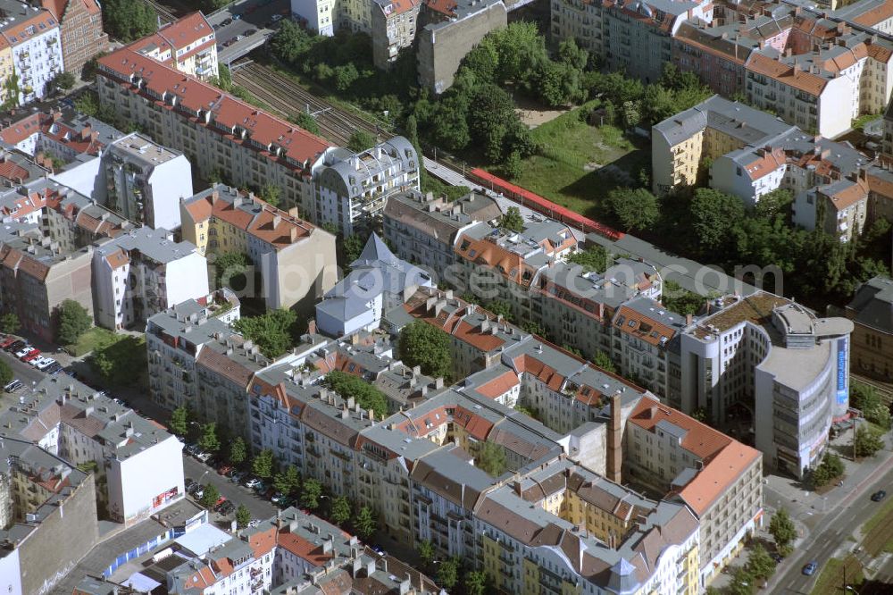 Aerial photograph Berlin - Blick auf die Altbau-Wohngebiete an der Ahlbecker Strasse , Prenzlauer Allee ; Stargarder Straße gegenüber dem Zeiss Großplanetarium im Berliner Stadtbezirk Prenzlauer Berg.