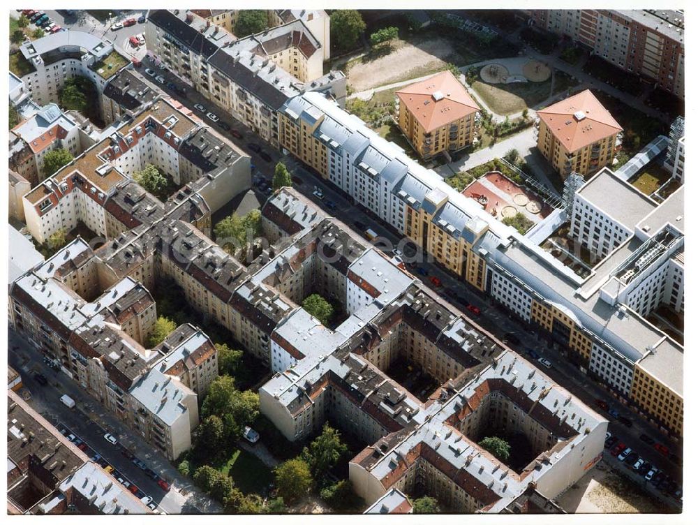 Berlin - Friedrichshain from above - Altbauwohnhäuser Rigaer Straße 60-61 der IKV Wiesbaden in Berlin - Friedrichshain (Nähe Frankfurter Allee Plaza- Centrum).