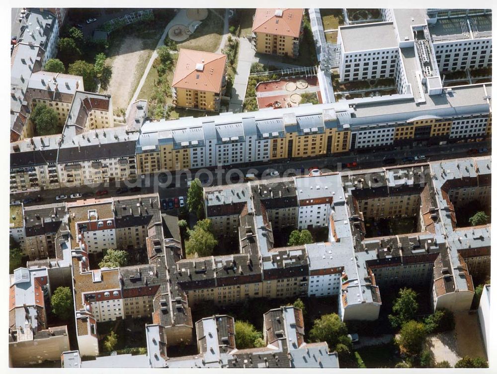 Berlin - Friedrichshain from the bird's eye view: Altbauwohnhäuser Rigaer Straße 60-61 der IKV Wiesbaden in Berlin - Friedrichshain (Nähe Frankfurter Allee Plaza- Centrum).