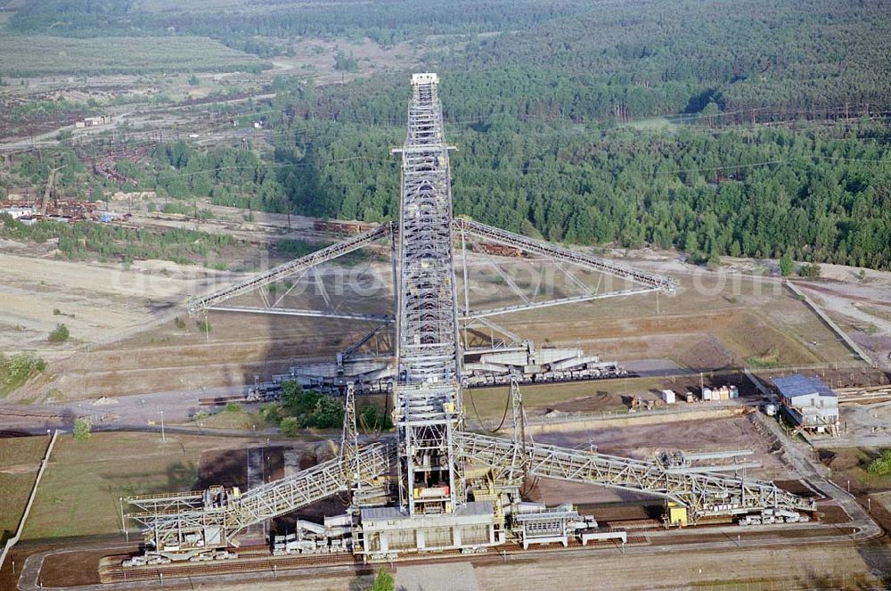 Aerial photograph Sallgast / Brandenburg - Alte Abraumtagebaubrücke als technisches Museum am ehemaligen Tagebau Sallgast bei Finsterwalde. Datum: 24.05.03