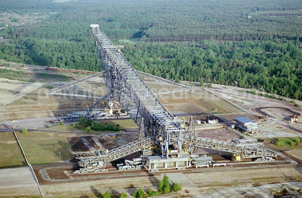 Sallgast / Brandenburg from the bird's eye view: Alte Abraumtagebaubrücke als technisches Museum am ehemaligen Tagebau Sallgast bei Finsterwalde. Datum: 24.05.03