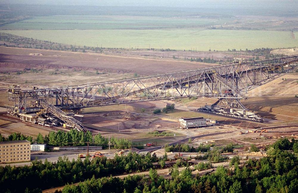 Sallgast / Brandenburg from the bird's eye view: Alte Abraumtagebaubrücke als technisches Museum am ehemaligen Tagebau Sallgast bei Finsterwalde. Datum: 24.05.03